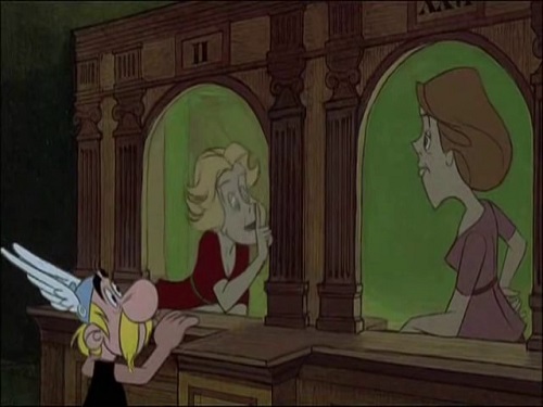 Astérix au guichet de la maison qui rend fou, face à deux employées qui discutent sans le regarder